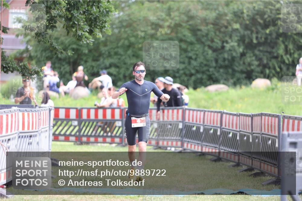 21.06.2026 - 29. Vierlanden-Triathlon Andreas Tolksdorf http://msf.ph/oto/9889722 21.06.2026 12:47:06 Ziel 4, 704, 4, 704 meine-sportfotos.de