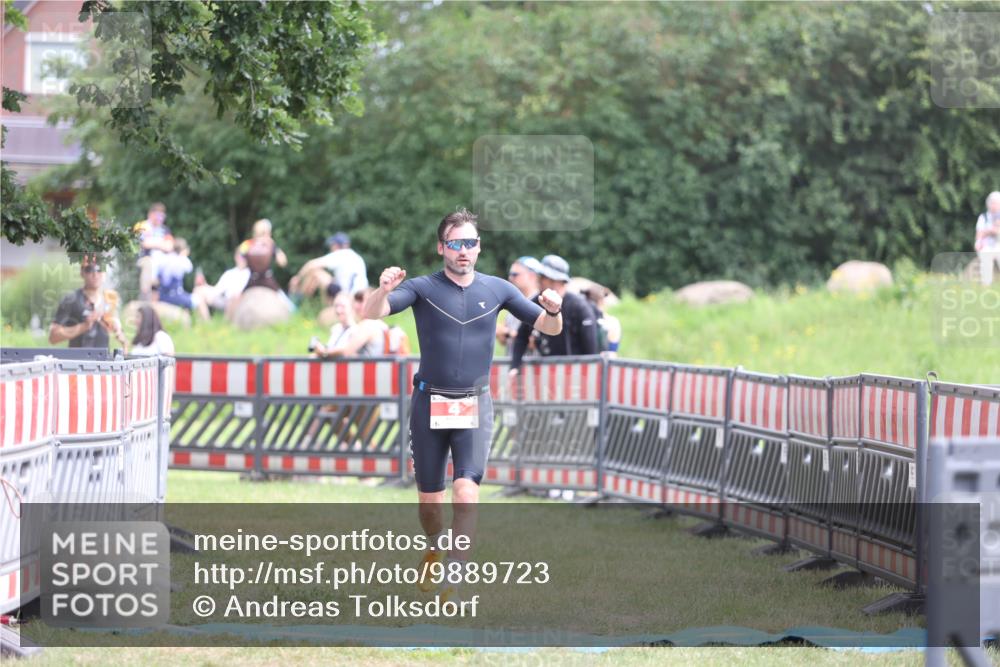 21.06.2026 - 29. Vierlanden-Triathlon Andreas Tolksdorf http://msf.ph/oto/9889723 21.06.2026 12:47:06 Ziel 4, 704, 4, 704 meine-sportfotos.de