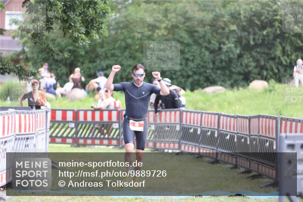 21.06.2026 - 29. Vierlanden-Triathlon Andreas Tolksdorf http://msf.ph/oto/9889726 21.06.2026 12:47:06 Ziel 4, 704, 4, 704 meine-sportfotos.de