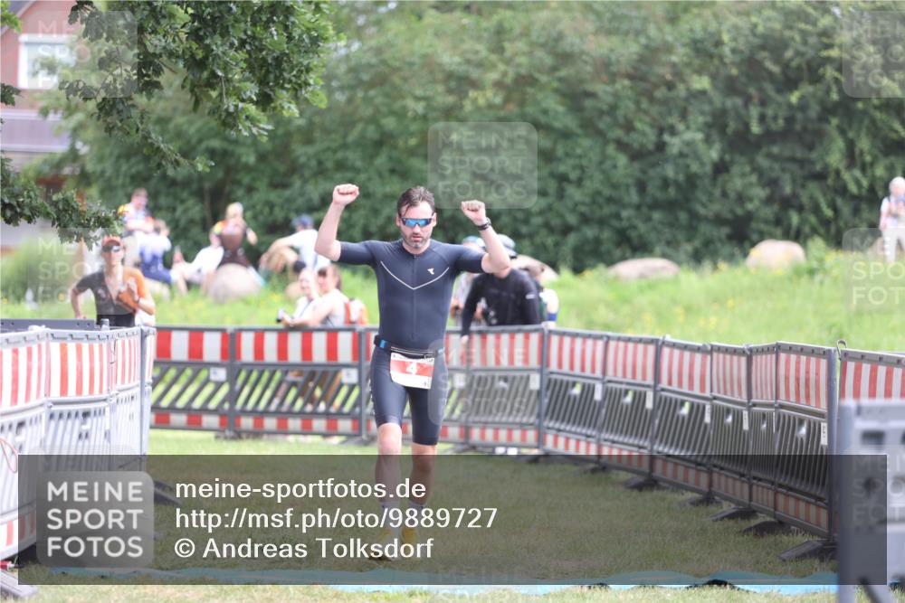 21.06.2026 - 29. Vierlanden-Triathlon Andreas Tolksdorf http://msf.ph/oto/9889727 21.06.2026 12:47:06 Ziel 4, 704, 4, 704 meine-sportfotos.de
