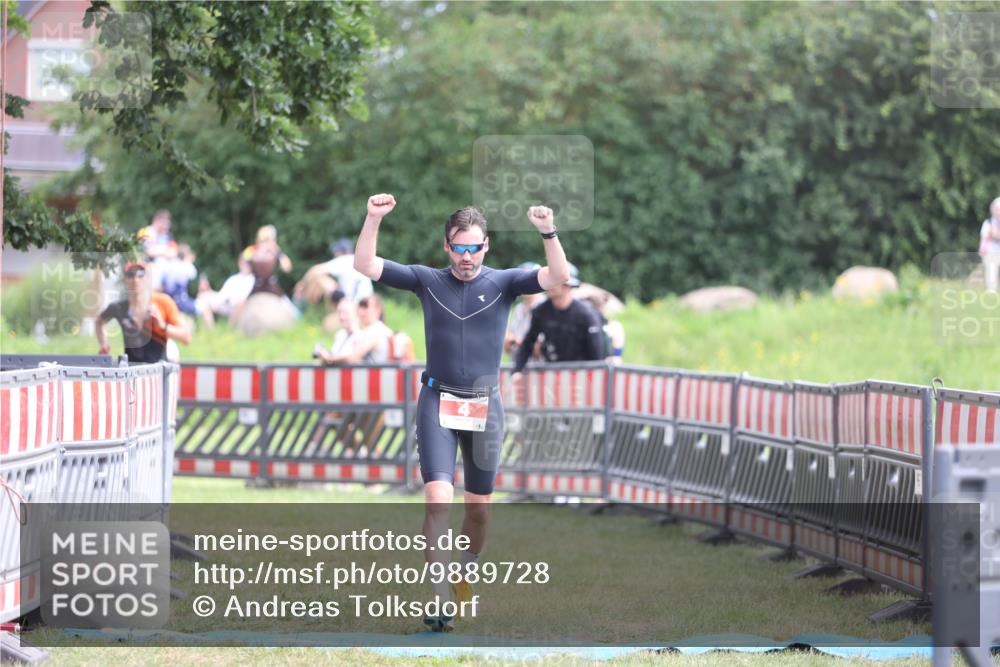 21.06.2026 - 29. Vierlanden-Triathlon Andreas Tolksdorf http://msf.ph/oto/9889728 21.06.2026 12:47:06 Ziel 4, 704, 4, 704 meine-sportfotos.de