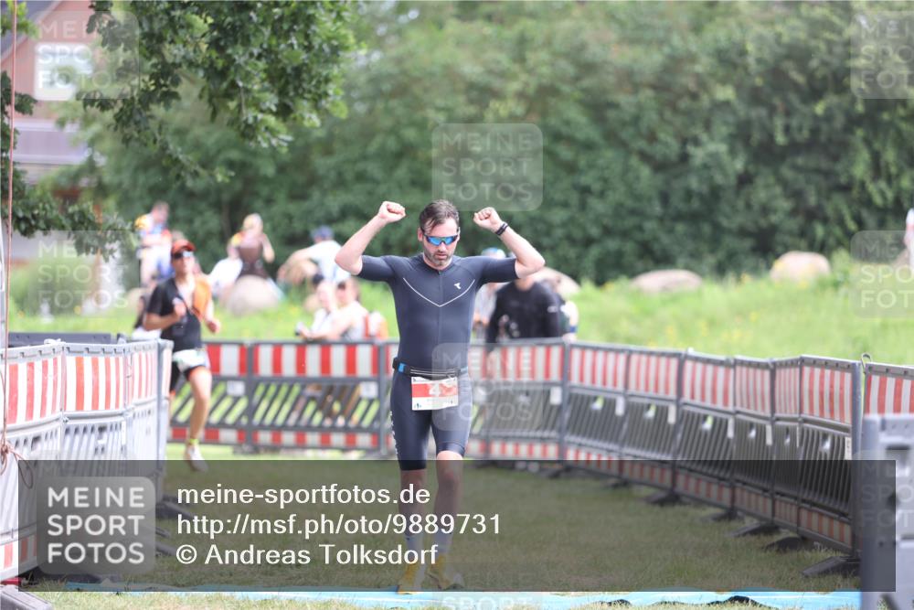 21.06.2026 - 29. Vierlanden-Triathlon Andreas Tolksdorf http://msf.ph/oto/9889731 21.06.2026 12:47:06 Ziel 4, 704, 4, 704 meine-sportfotos.de