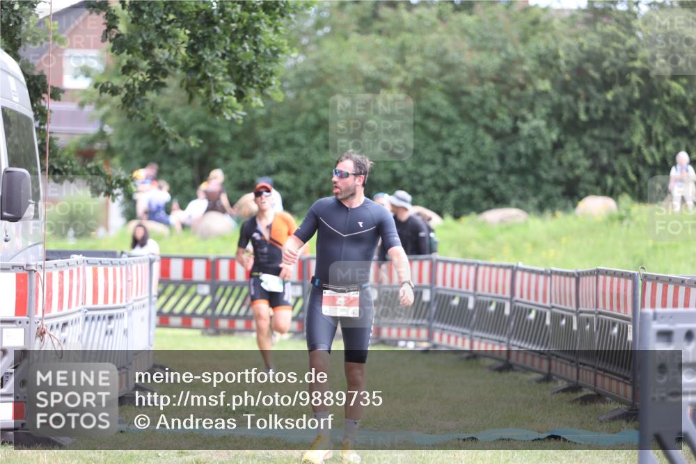 21.06.2026 - 29. Vierlanden-Triathlon Andreas Tolksdorf http://msf.ph/oto/9889735 21.06.2026 12:47:08 Ziel 4, 704, 4, 704 meine-sportfotos.de