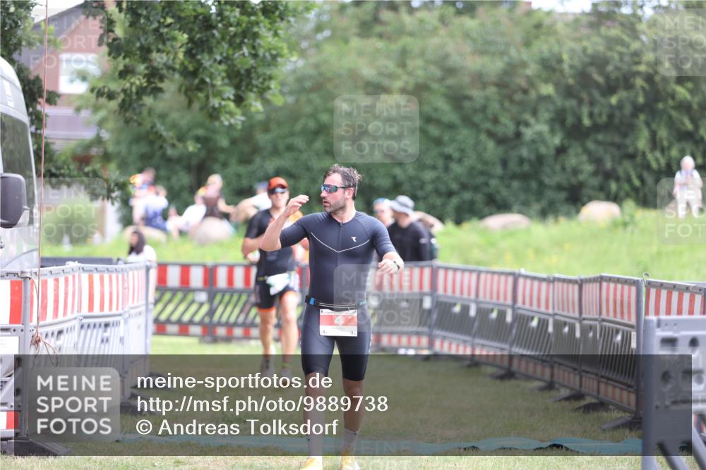 21.06.2026 - 29. Vierlanden-Triathlon Andreas Tolksdorf http://msf.ph/oto/9889738 21.06.2026 12:47:08 Ziel 4, 704, 4, 704 meine-sportfotos.de