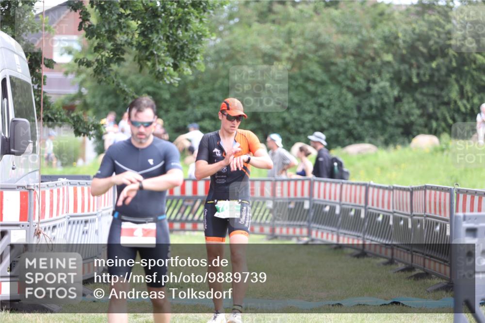 21.06.2026 - 29. Vierlanden-Triathlon Andreas Tolksdorf http://msf.ph/oto/9889739 21.06.2026 12:47:11 Ziel 4, 704, 4, 704 meine-sportfotos.de