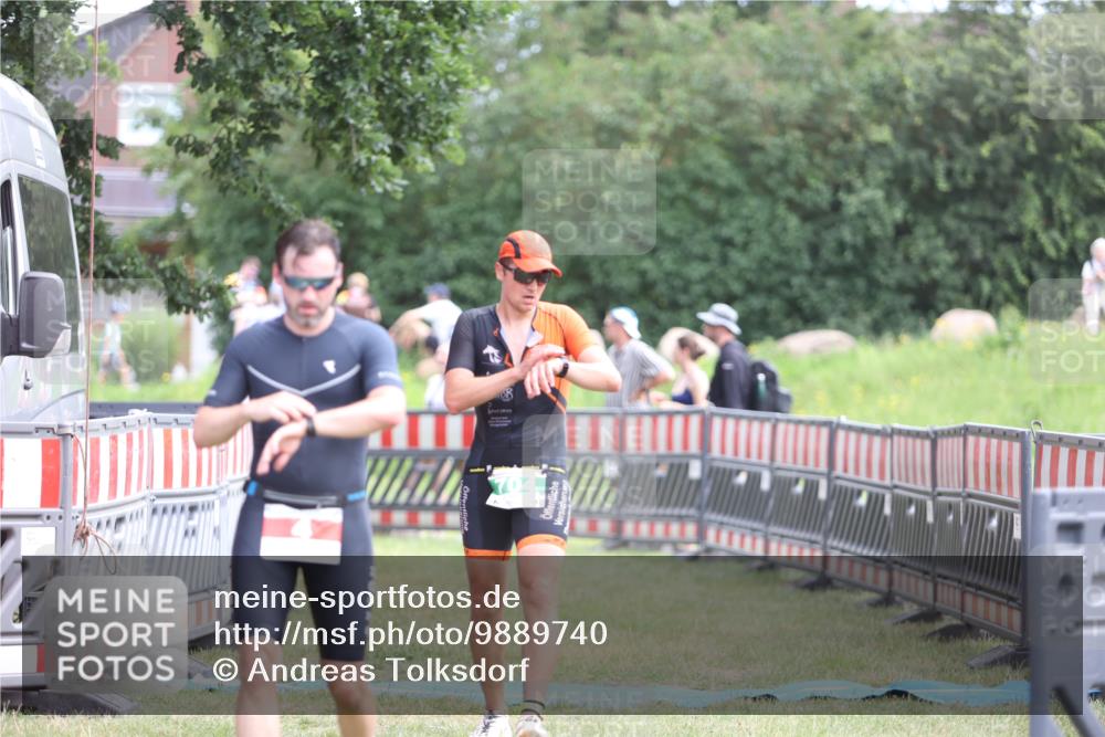 21.06.2026 - 29. Vierlanden-Triathlon Andreas Tolksdorf http://msf.ph/oto/9889740 21.06.2026 12:47:11 Ziel 4, 704, 4, 704 meine-sportfotos.de