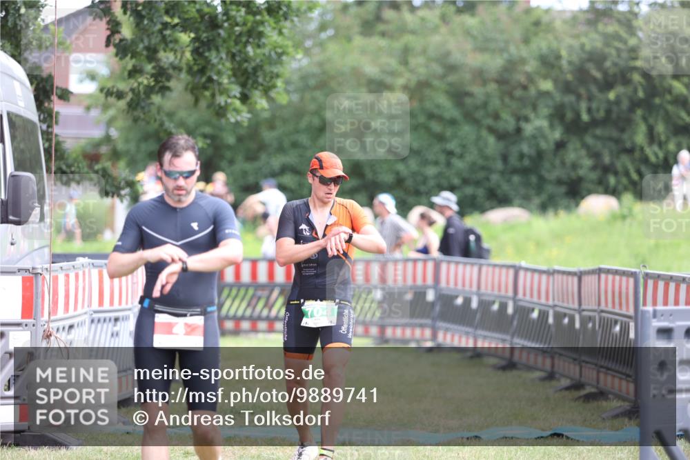21.06.2026 - 29. Vierlanden-Triathlon Andreas Tolksdorf http://msf.ph/oto/9889741 21.06.2026 12:47:11 Ziel 4, 704, 4, 704 meine-sportfotos.de