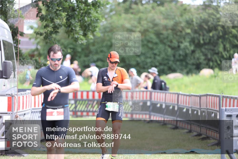 21.06.2026 - 29. Vierlanden-Triathlon Andreas Tolksdorf http://msf.ph/oto/9889744 21.06.2026 12:47:11 Ziel 4, 704, 4, 704 meine-sportfotos.de