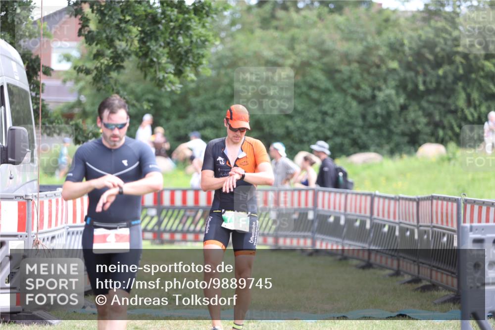 21.06.2026 - 29. Vierlanden-Triathlon Andreas Tolksdorf http://msf.ph/oto/9889745 21.06.2026 12:47:11 Ziel 4, 704, 4, 704 meine-sportfotos.de