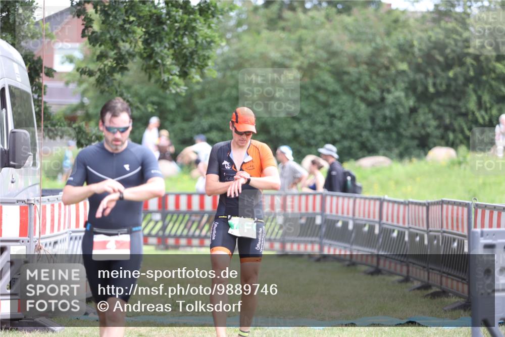 21.06.2026 - 29. Vierlanden-Triathlon Andreas Tolksdorf http://msf.ph/oto/9889746 21.06.2026 12:47:11 Ziel 4, 704, 4, 704 meine-sportfotos.de