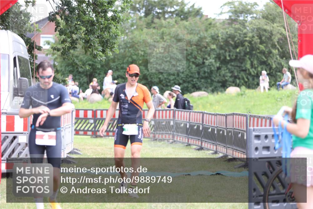 21.06.2026 - 29. Vierlanden-Triathlon Andreas Tolksdorf http://msf.ph/oto/9889749 21.06.2026 12:47:12 Ziel 4, 704, 4, 704 meine-sportfotos.de
