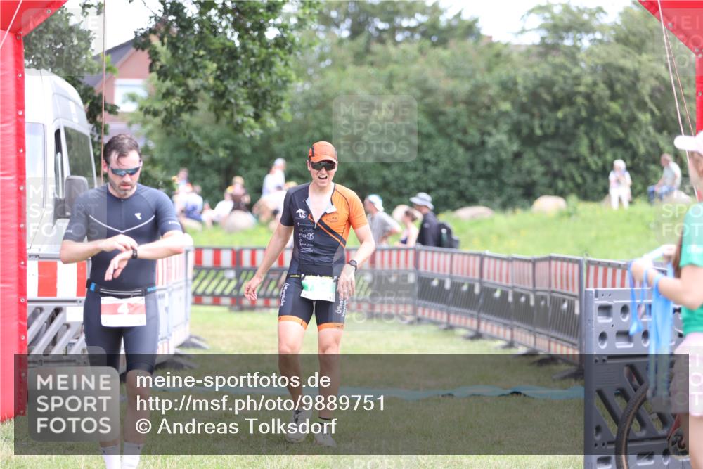 21.06.2026 - 29. Vierlanden-Triathlon Andreas Tolksdorf http://msf.ph/oto/9889751 21.06.2026 12:47:13 Ziel 704, 704 meine-sportfotos.de