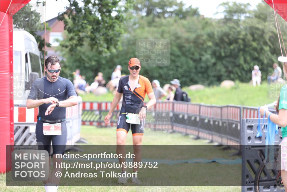 21.06.2026 - 29. Vierlanden-Triathlon Andreas Tolksdorf http://msf.ph/oto/9889752 21.06.2026 12:47:13 Ziel 704, 704 meine-sportfotos.de