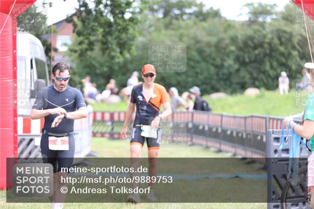 21.06.2026 - 29. Vierlanden-Triathlon Andreas Tolksdorf http://msf.ph/oto/9889753 21.06.2026 12:47:13 Ziel 704, 704 meine-sportfotos.de