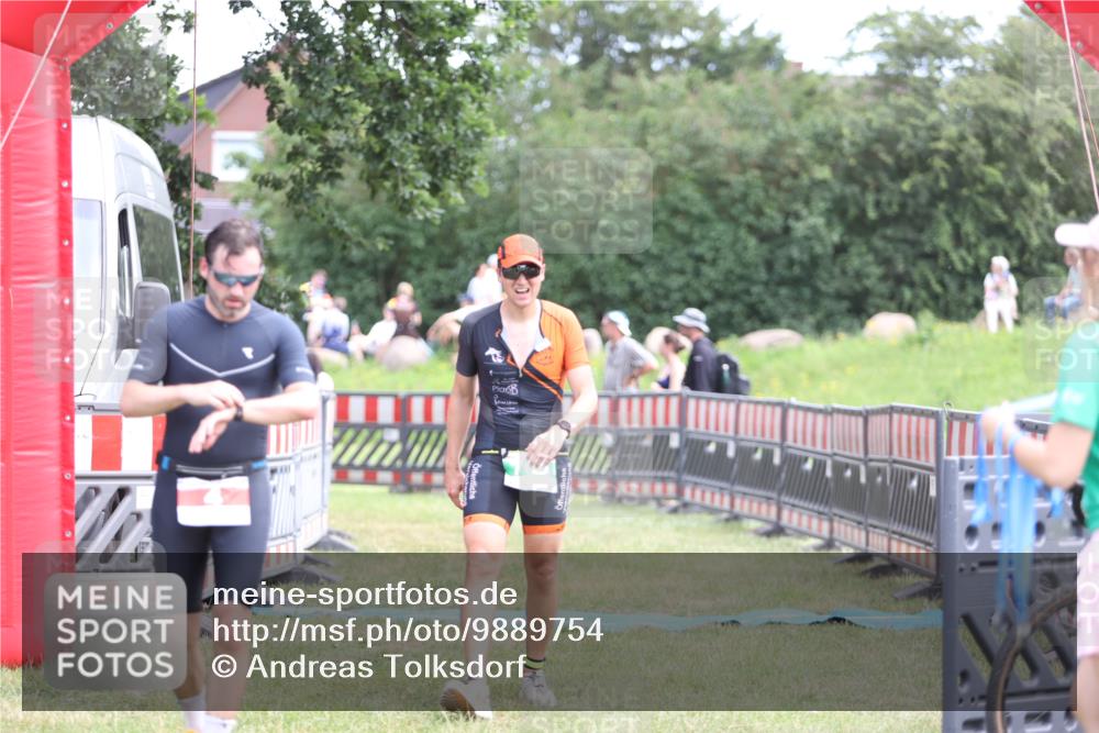 21.06.2026 - 29. Vierlanden-Triathlon Andreas Tolksdorf http://msf.ph/oto/9889754 21.06.2026 12:47:13 Ziel 704, 704 meine-sportfotos.de