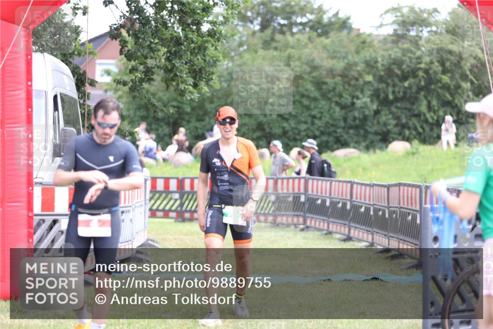 21.06.2026 - 29. Vierlanden-Triathlon Andreas Tolksdorf http://msf.ph/oto/9889755 21.06.2026 12:47:13 Ziel 704, 704 meine-sportfotos.de