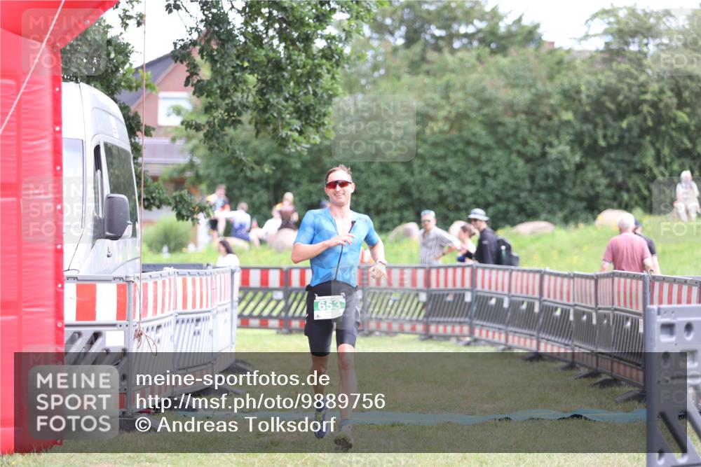21.06.2026 - 29. Vierlanden-Triathlon Andreas Tolksdorf http://msf.ph/oto/9889756 21.06.2026 12:47:36 Ziel 653, 653 meine-sportfotos.de