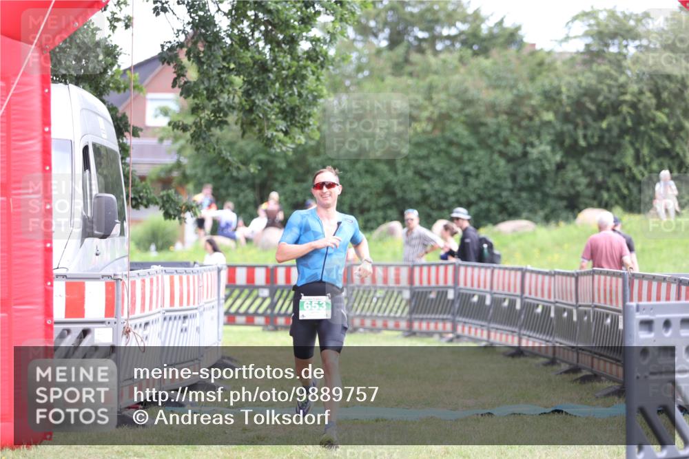 21.06.2026 - 29. Vierlanden-Triathlon Andreas Tolksdorf http://msf.ph/oto/9889757 21.06.2026 12:47:36 Ziel 653, 653 meine-sportfotos.de