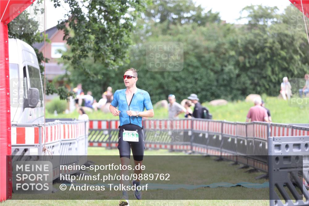 21.06.2026 - 29. Vierlanden-Triathlon Andreas Tolksdorf http://msf.ph/oto/9889762 21.06.2026 12:47:36 Ziel 653, 653 meine-sportfotos.de