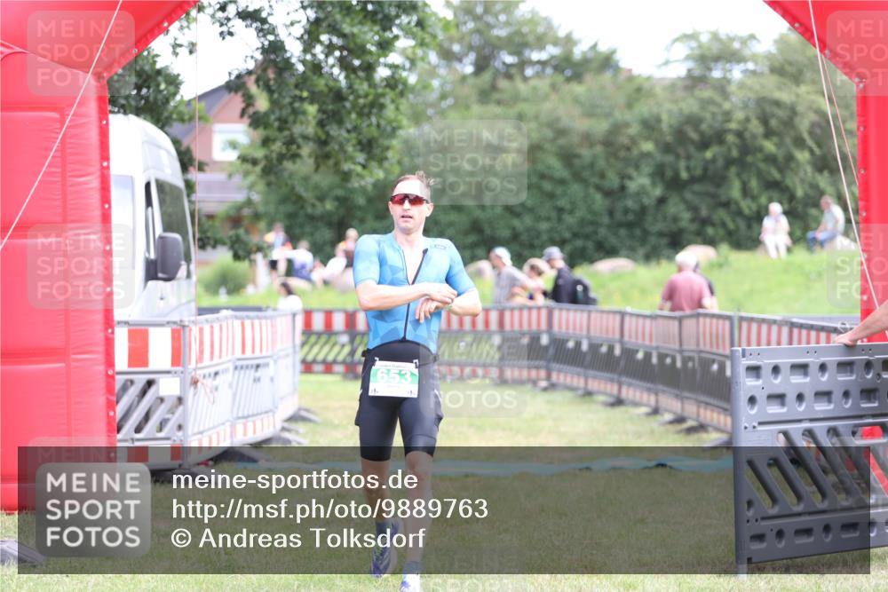 21.06.2026 - 29. Vierlanden-Triathlon Andreas Tolksdorf http://msf.ph/oto/9889763 21.06.2026 12:47:37 Ziel 653, 653 meine-sportfotos.de