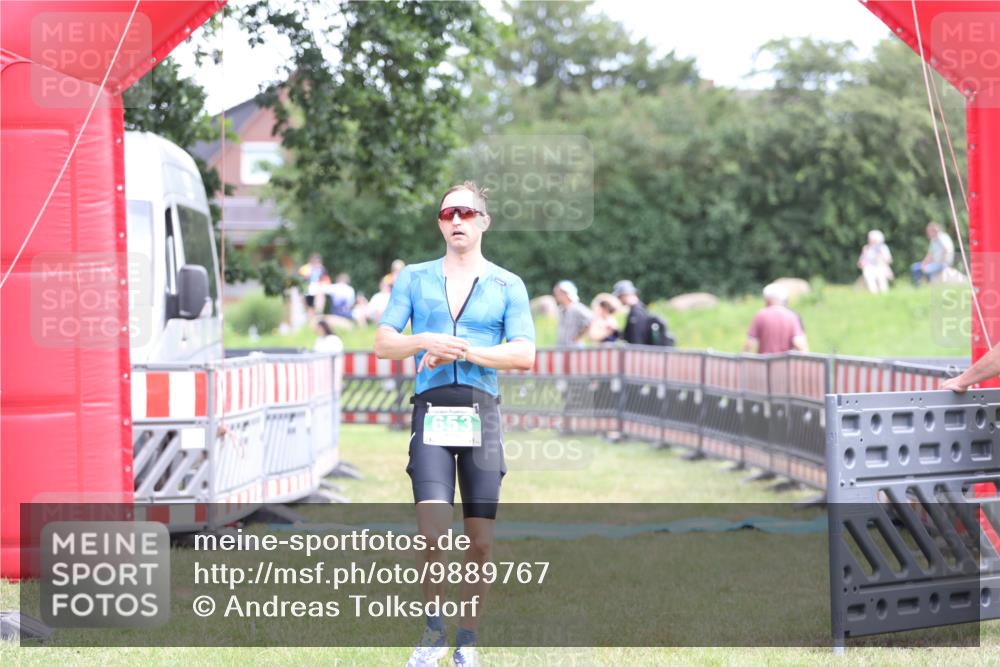 21.06.2026 - 29. Vierlanden-Triathlon Andreas Tolksdorf http://msf.ph/oto/9889767 21.06.2026 12:47:37 Ziel 653, 653 meine-sportfotos.de