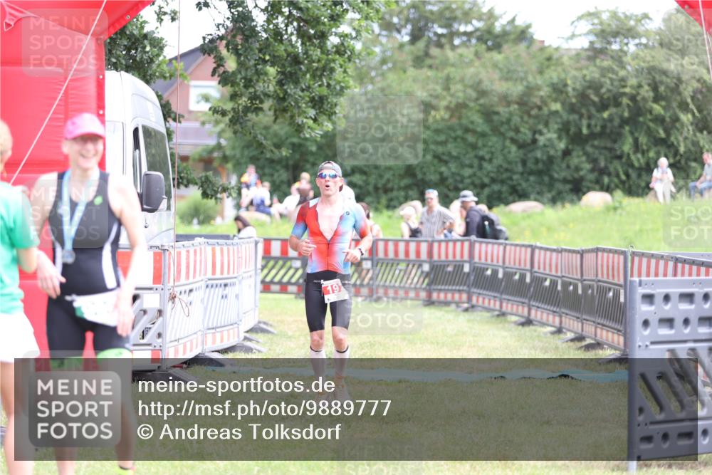 21.06.2026 - 29. Vierlanden-Triathlon Andreas Tolksdorf http://msf.ph/oto/9889777 21.06.2026 12:48:04 Ziel 197, 197 meine-sportfotos.de