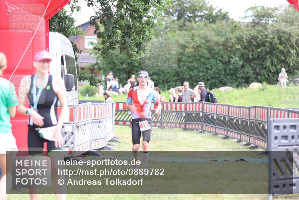 21.06.2026 - 29. Vierlanden-Triathlon Andreas Tolksdorf http://msf.ph/oto/9889782 21.06.2026 12:48:04 Ziel 197, 197 meine-sportfotos.de