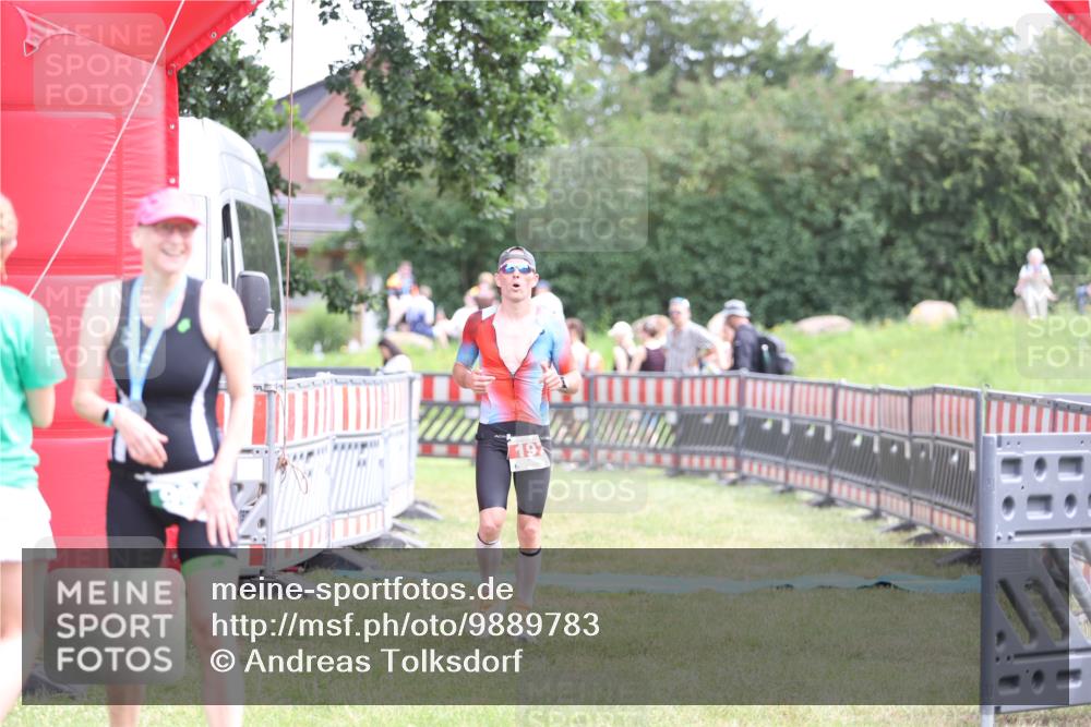 21.06.2026 - 29. Vierlanden-Triathlon Andreas Tolksdorf http://msf.ph/oto/9889783 21.06.2026 12:48:04 Ziel 197, 197 meine-sportfotos.de