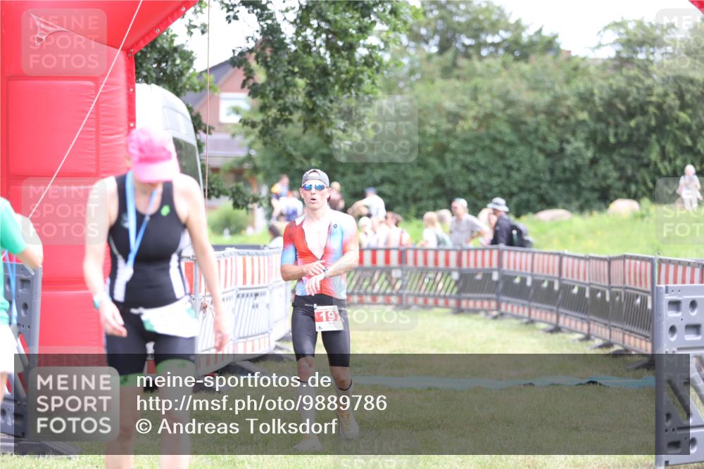 21.06.2026 - 29. Vierlanden-Triathlon Andreas Tolksdorf http://msf.ph/oto/9889786 21.06.2026 12:48:05 Ziel 197, 197 meine-sportfotos.de