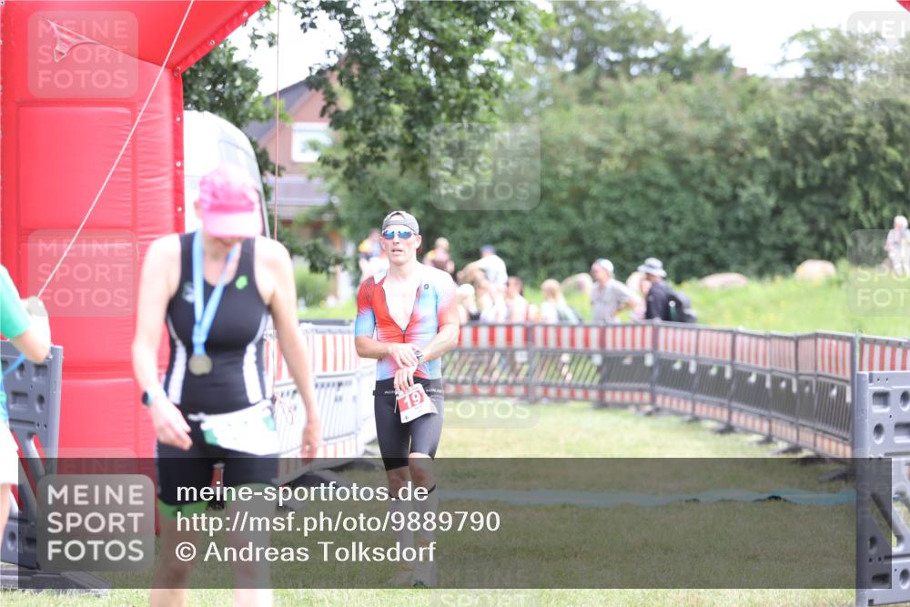 21.06.2026 - 29. Vierlanden-Triathlon Andreas Tolksdorf http://msf.ph/oto/9889790 21.06.2026 12:48:06 Ziel 197, 197 meine-sportfotos.de