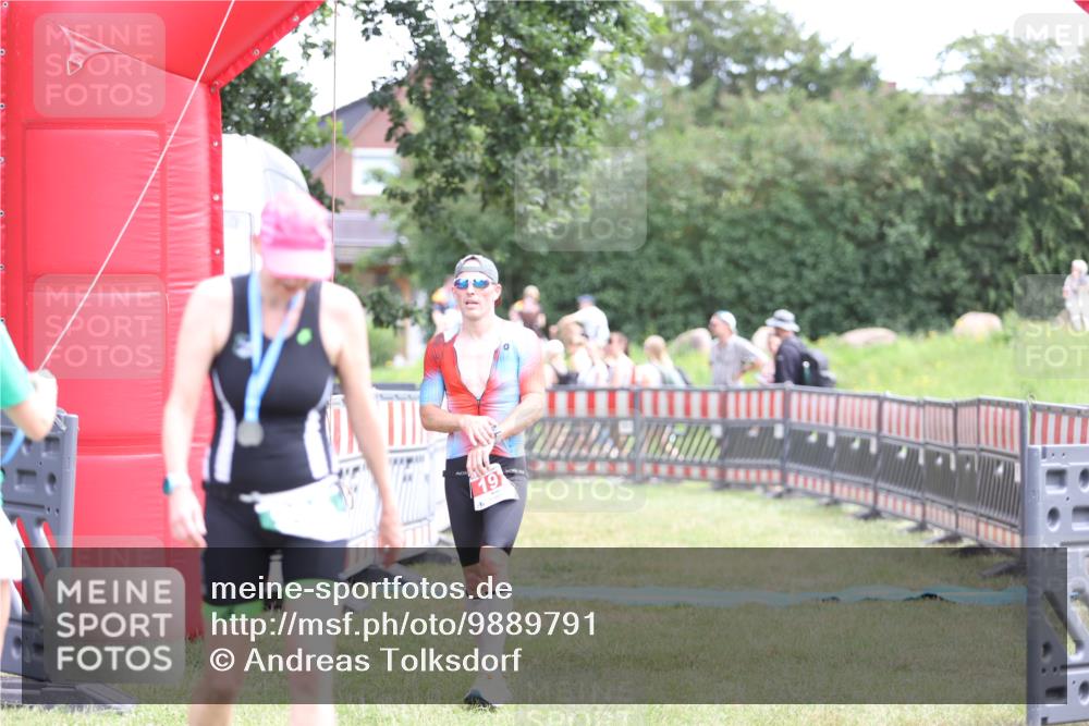 21.06.2026 - 29. Vierlanden-Triathlon Andreas Tolksdorf http://msf.ph/oto/9889791 21.06.2026 12:48:06 Ziel 197, 197 meine-sportfotos.de