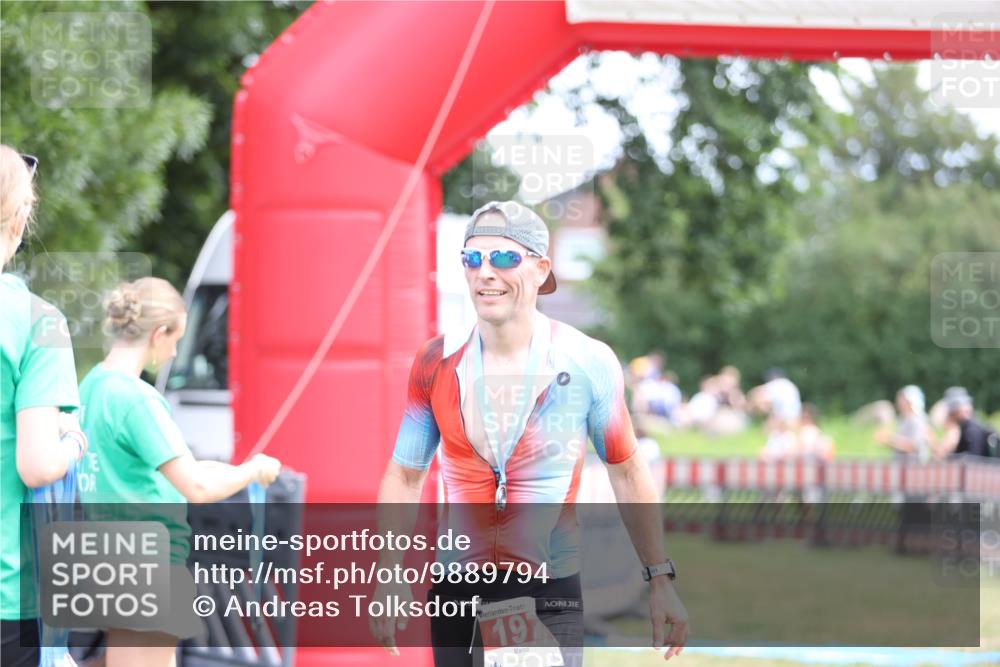21.06.2026 - 29. Vierlanden-Triathlon Andreas Tolksdorf http://msf.ph/oto/9889794 21.06.2026 12:48:19 Ziel 13, 13 meine-sportfotos.de