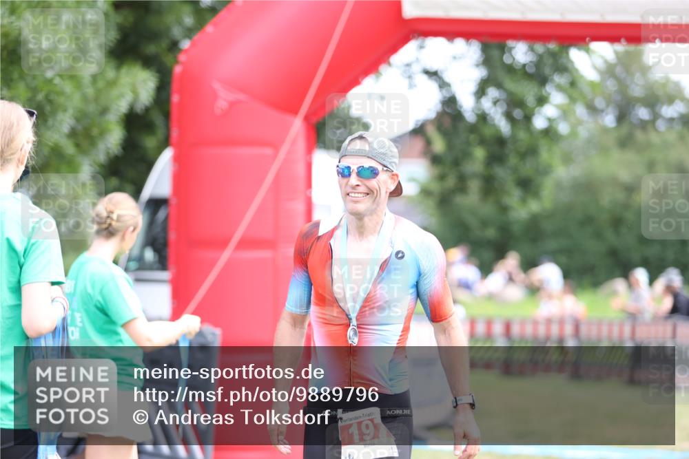 21.06.2026 - 29. Vierlanden-Triathlon Andreas Tolksdorf http://msf.ph/oto/9889796 21.06.2026 12:48:19 Ziel 13, 13 meine-sportfotos.de