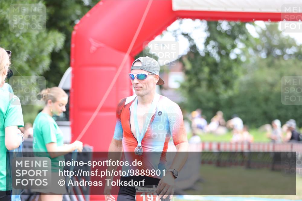 21.06.2026 - 29. Vierlanden-Triathlon Andreas Tolksdorf http://msf.ph/oto/9889801 21.06.2026 12:48:19 Ziel 13, 13 meine-sportfotos.de