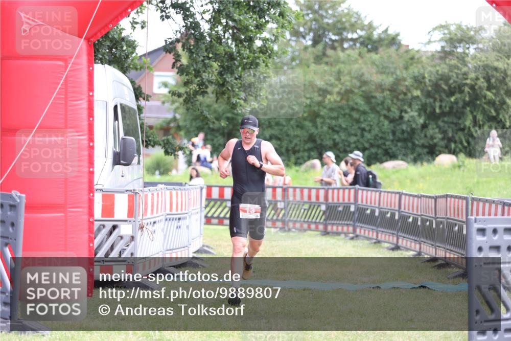 21.06.2026 - 29. Vierlanden-Triathlon Andreas Tolksdorf http://msf.ph/oto/9889807 21.06.2026 12:48:25 Ziel 13, 119, 13, 119 meine-sportfotos.de