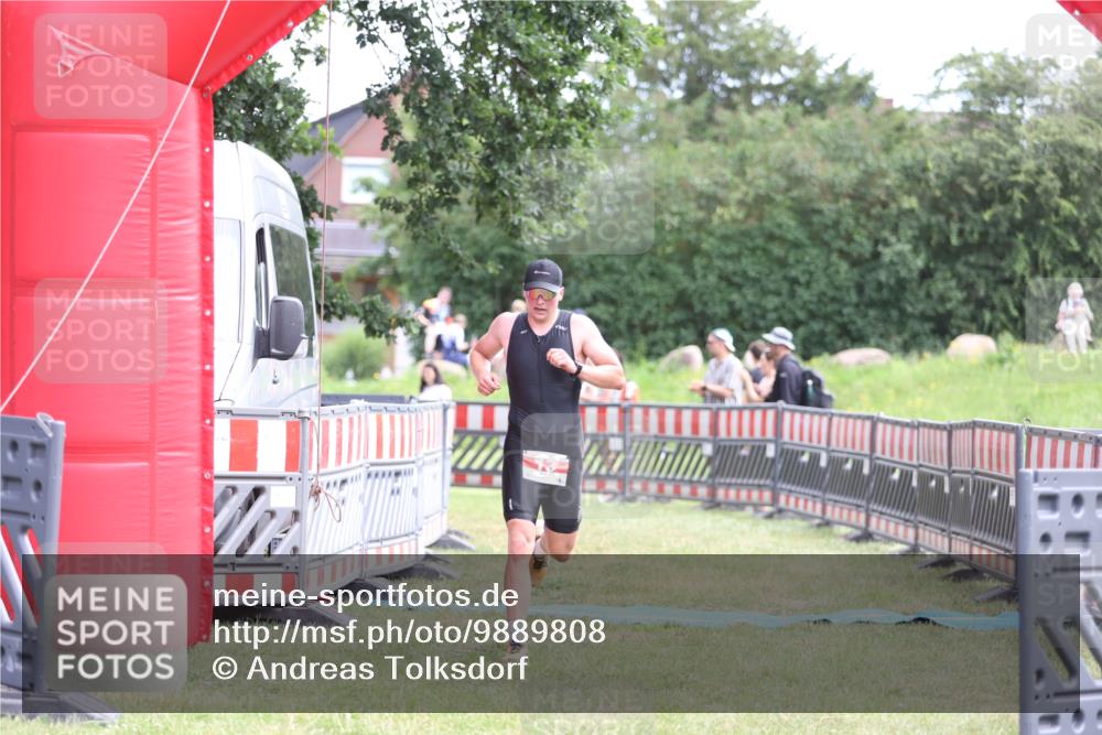21.06.2026 - 29. Vierlanden-Triathlon Andreas Tolksdorf http://msf.ph/oto/9889808 21.06.2026 12:48:25 Ziel 13, 119, 13, 119 meine-sportfotos.de