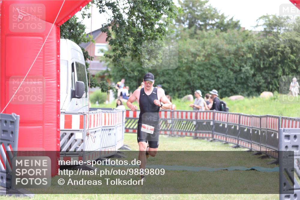 21.06.2026 - 29. Vierlanden-Triathlon Andreas Tolksdorf http://msf.ph/oto/9889809 21.06.2026 12:48:25 Ziel 13, 119, 13, 119 meine-sportfotos.de