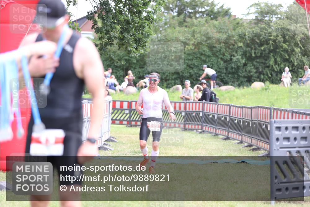 21.06.2026 - 29. Vierlanden-Triathlon Andreas Tolksdorf http://msf.ph/oto/9889821 21.06.2026 12:48:32 Ziel 119, 119 meine-sportfotos.de