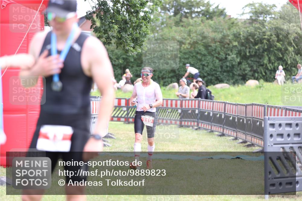 21.06.2026 - 29. Vierlanden-Triathlon Andreas Tolksdorf http://msf.ph/oto/9889823 21.06.2026 12:48:33 Ziel 119, 119 meine-sportfotos.de