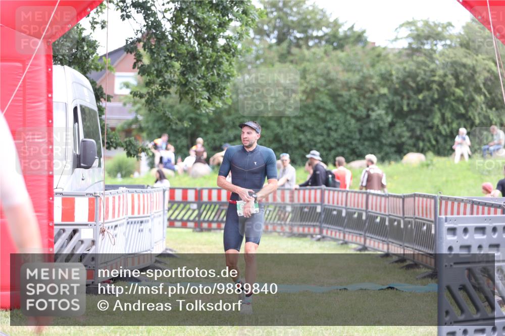 21.06.2026 - 29. Vierlanden-Triathlon Andreas Tolksdorf http://msf.ph/oto/9889840 21.06.2026 12:49:06 Ziel 175, 663, 920, 175, 663, 920 meine-sportfotos.de