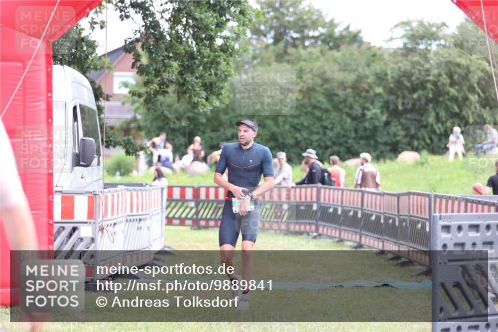 21.06.2026 - 29. Vierlanden-Triathlon Andreas Tolksdorf http://msf.ph/oto/9889841 21.06.2026 12:49:07 Ziel 175, 663, 920, 175, 663, 920 meine-sportfotos.de