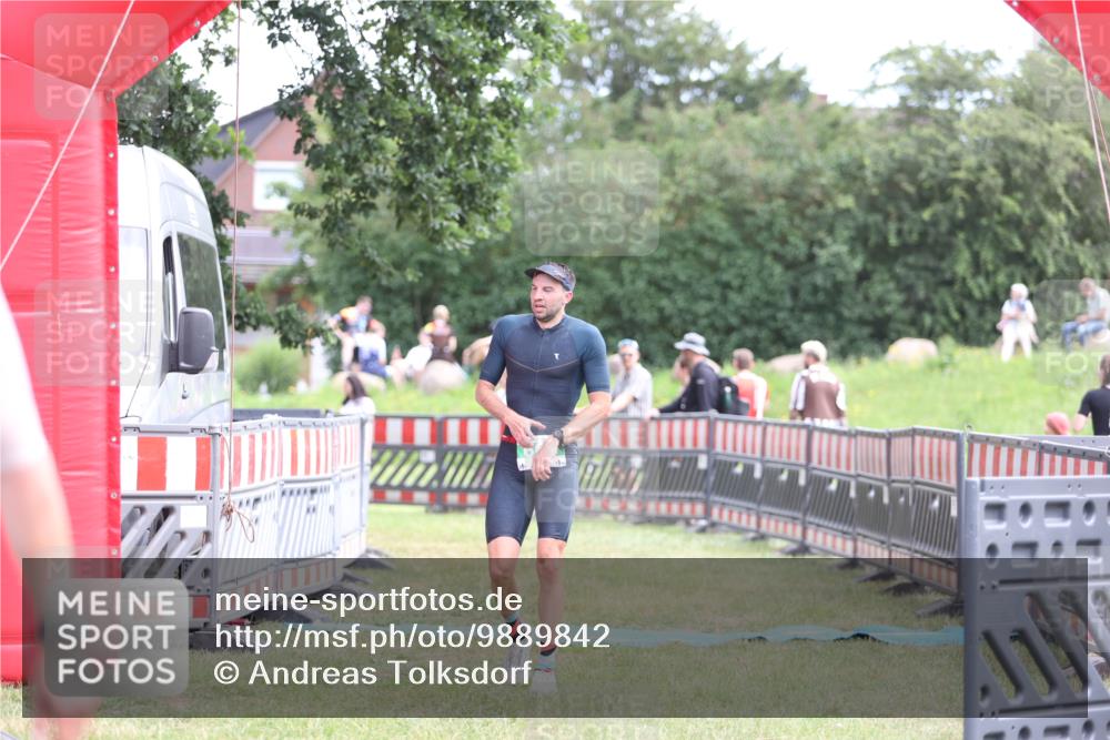 21.06.2026 - 29. Vierlanden-Triathlon Andreas Tolksdorf http://msf.ph/oto/9889842 21.06.2026 12:49:07 Ziel 175, 663, 920, 175, 663, 920 meine-sportfotos.de