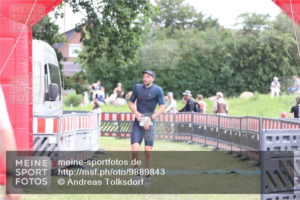 21.06.2026 - 29. Vierlanden-Triathlon Andreas Tolksdorf http://msf.ph/oto/9889843 21.06.2026 12:49:07 Ziel 175, 663, 920, 175, 663, 920 meine-sportfotos.de