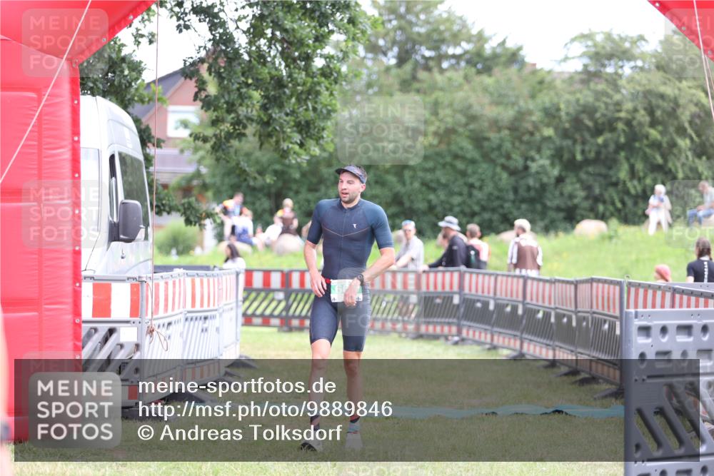21.06.2026 - 29. Vierlanden-Triathlon Andreas Tolksdorf http://msf.ph/oto/9889846 21.06.2026 12:49:07 Ziel 175, 663, 920, 175, 663, 920 meine-sportfotos.de