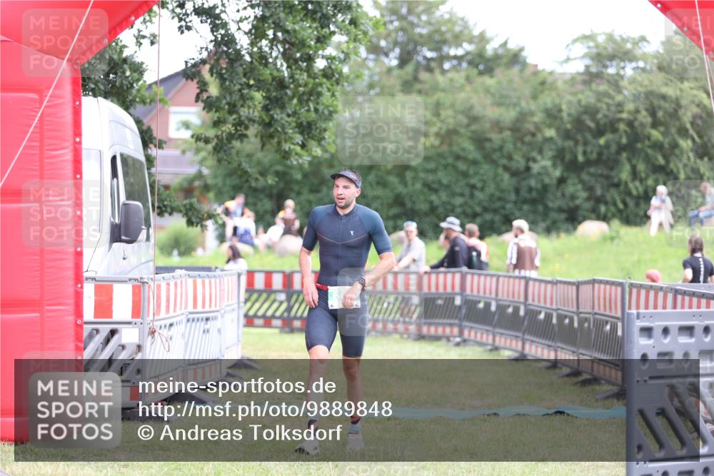 21.06.2026 - 29. Vierlanden-Triathlon Andreas Tolksdorf http://msf.ph/oto/9889848 21.06.2026 12:49:07 Ziel 175, 663, 920, 175, 663, 920 meine-sportfotos.de