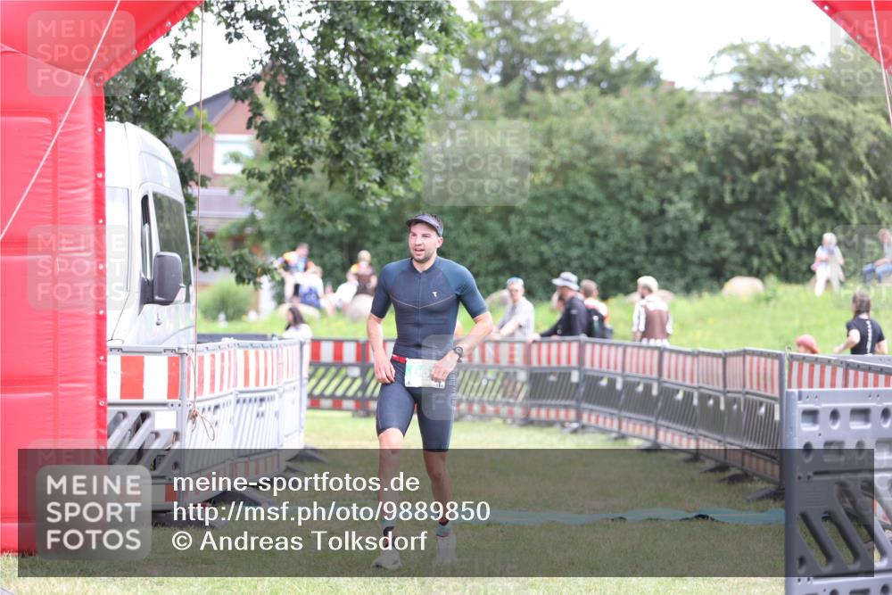 21.06.2026 - 29. Vierlanden-Triathlon Andreas Tolksdorf http://msf.ph/oto/9889850 21.06.2026 12:49:07 Ziel 175, 663, 920, 175, 663, 920 meine-sportfotos.de