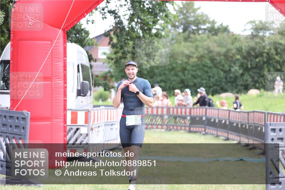 21.06.2026 - 29. Vierlanden-Triathlon Andreas Tolksdorf http://msf.ph/oto/9889851 21.06.2026 12:49:10 Ziel 175, 663, 920, 175, 663, 920 meine-sportfotos.de