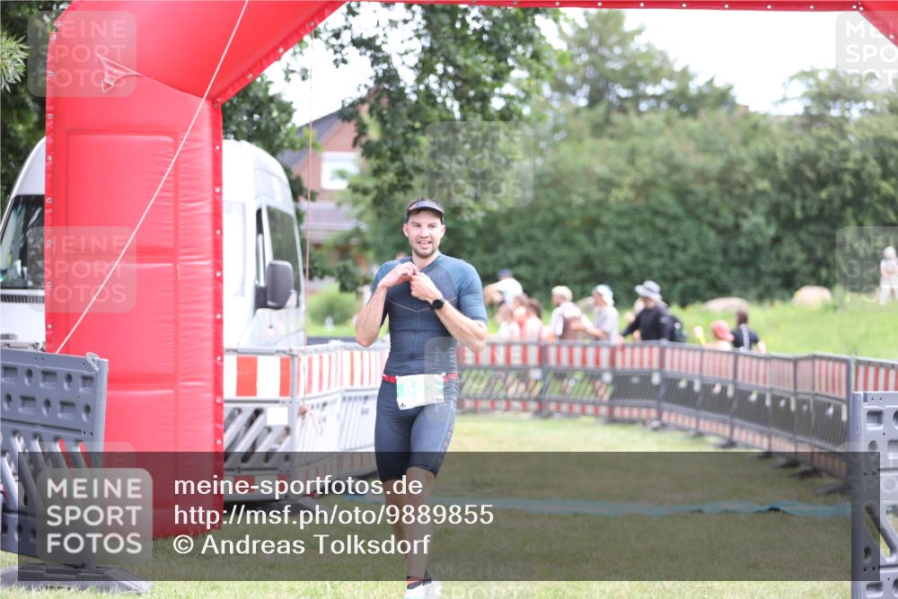 21.06.2026 - 29. Vierlanden-Triathlon Andreas Tolksdorf http://msf.ph/oto/9889855 21.06.2026 12:49:10 Ziel 175, 663, 920, 175, 663, 920 meine-sportfotos.de