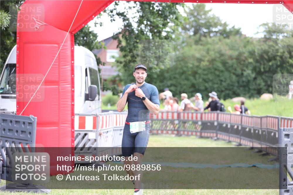 21.06.2026 - 29. Vierlanden-Triathlon Andreas Tolksdorf http://msf.ph/oto/9889856 21.06.2026 12:49:10 Ziel 175, 663, 920, 175, 663, 920 meine-sportfotos.de