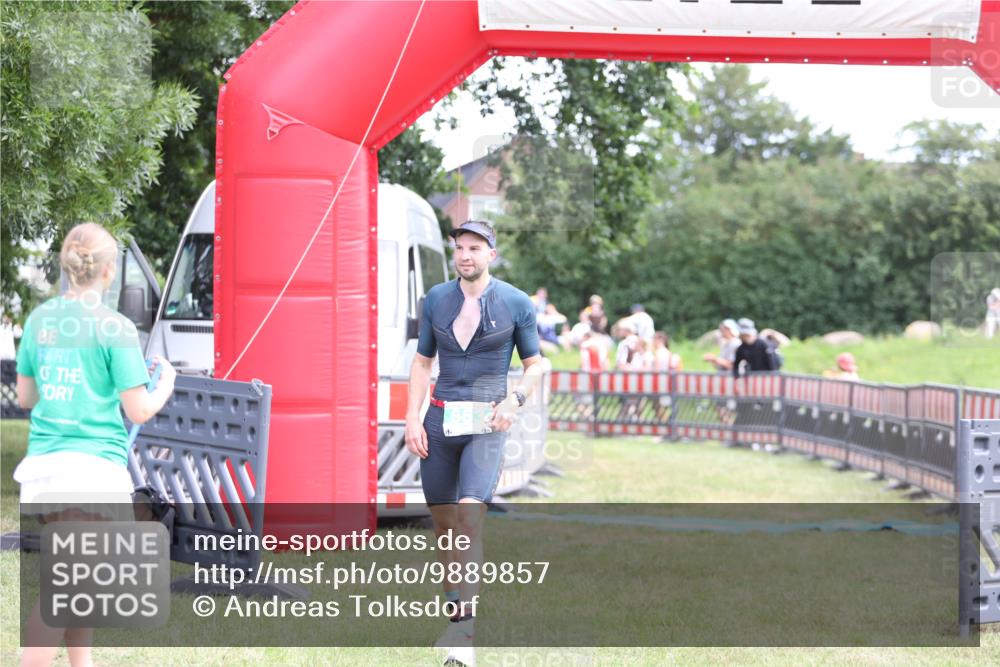 21.06.2026 - 29. Vierlanden-Triathlon Andreas Tolksdorf http://msf.ph/oto/9889857 21.06.2026 12:49:11 Ziel 175, 663, 920, 175, 663, 920 meine-sportfotos.de